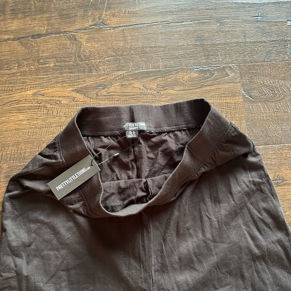 PrettyLittleThing Plain Flared Leggings - Picture 3 of 3